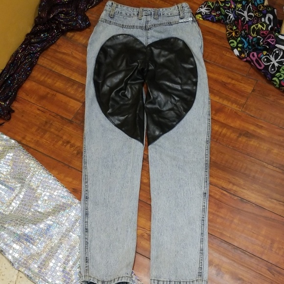 VINTAGE JEANS WTH A HEART SHAPE ON THE BACKSIDE - Picture 2 of 16